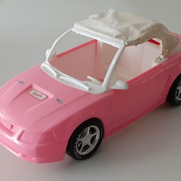 Barbie Doll Ford Mustang Pink Convertable w / cloth top Car...